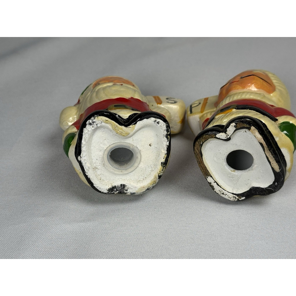 Vintage Mr & Mrs Santa Claus Salt & Pepper Set Holding Present Christmas Holiday - Picture 5 of 5